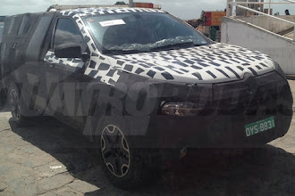 Flagras: Fiat segue testando nova picape média e novo compacto