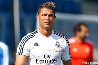 Os 10 jogadores de futebol mais ricos do mundo em 2014